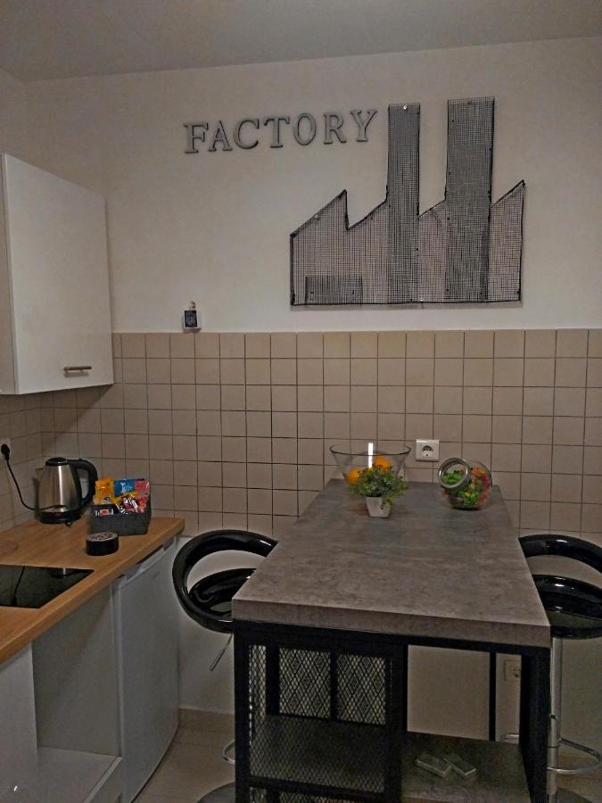 דירות אוסילק Factory - Self Check In מראה חיצוני תמונה